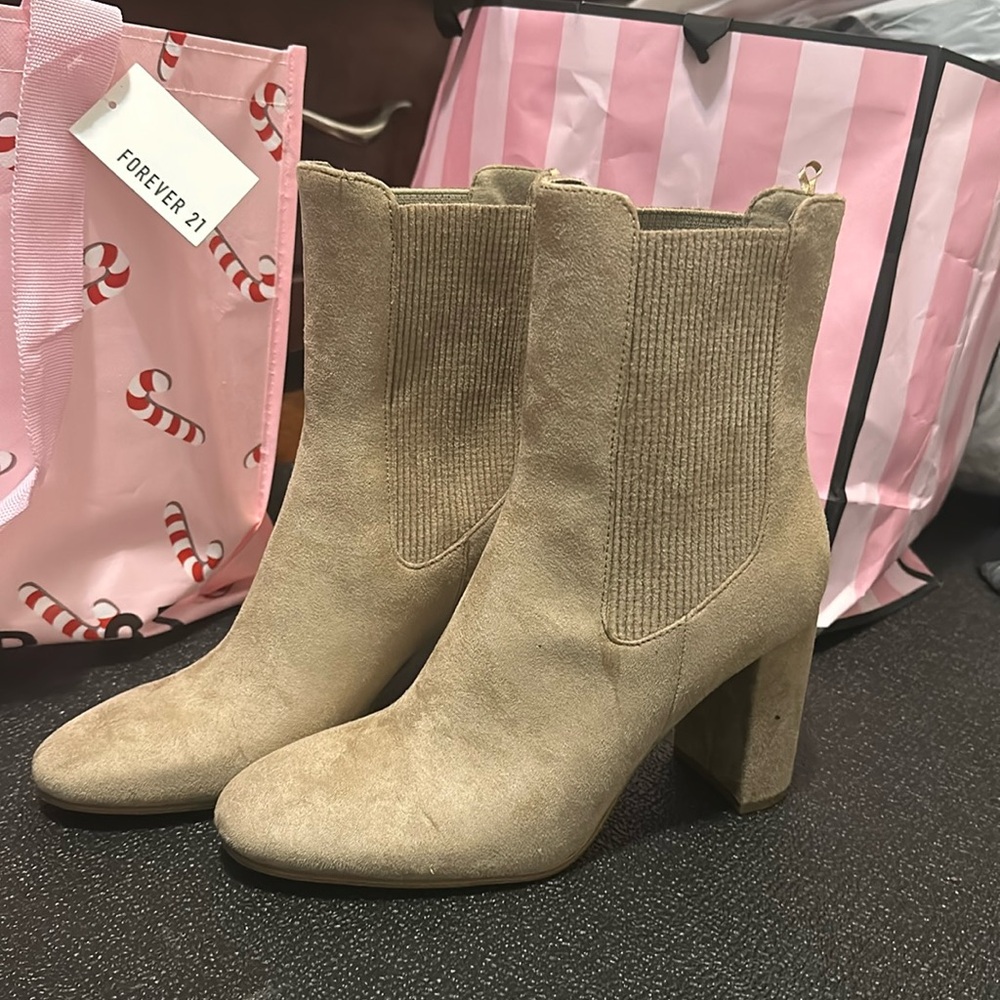 Size 8 suede tan boots. Never worn tags still attached